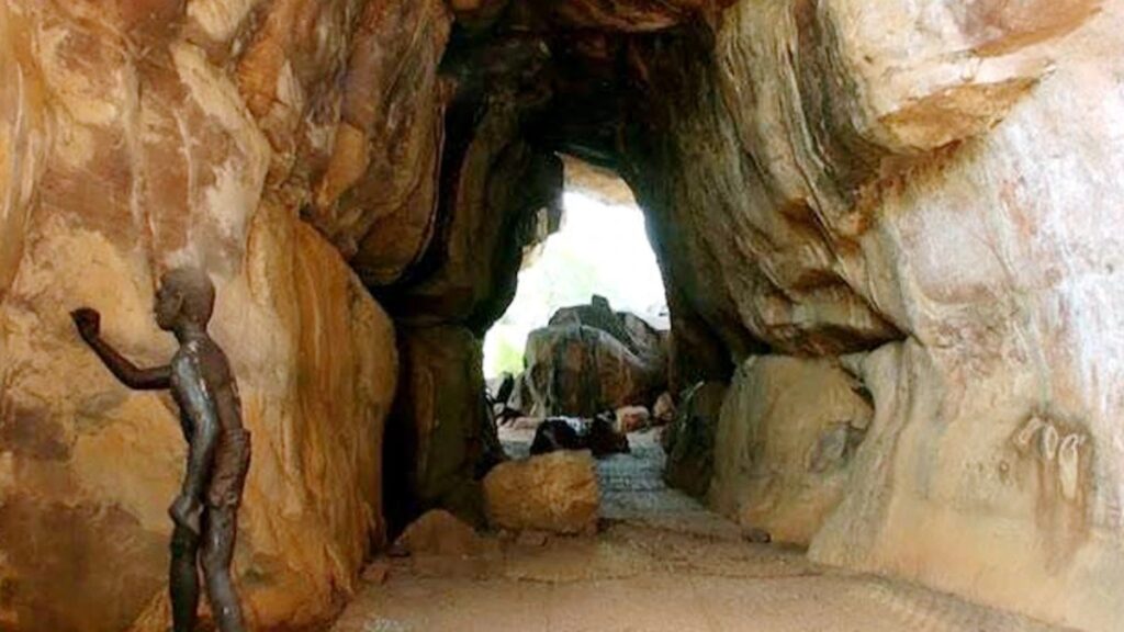 bhimbetka cave