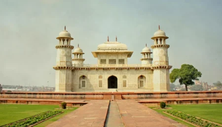 Itmad Ud Daulah Tomb