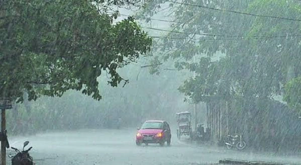 New Delhi City Delhincr Shiver In The Bitter Cold With Low Visibility Www.thehindi.in