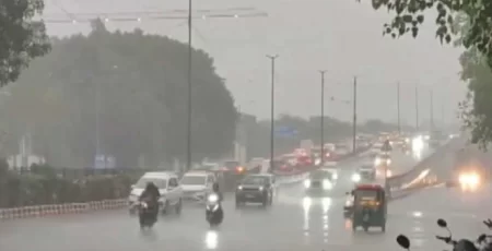 Delhilight Rain In The Morning Turned The Weather Pleasant Www.thehindi.in