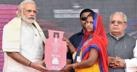International Womens Day Pm Announces Lpg Price Cut Www.thehindi.in