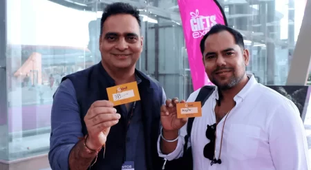 गिफ्ट वर्ल्ड एक्सपो पर हिन्दी हस्ताक्षर